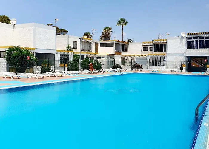 Papagayo Beach Apartments